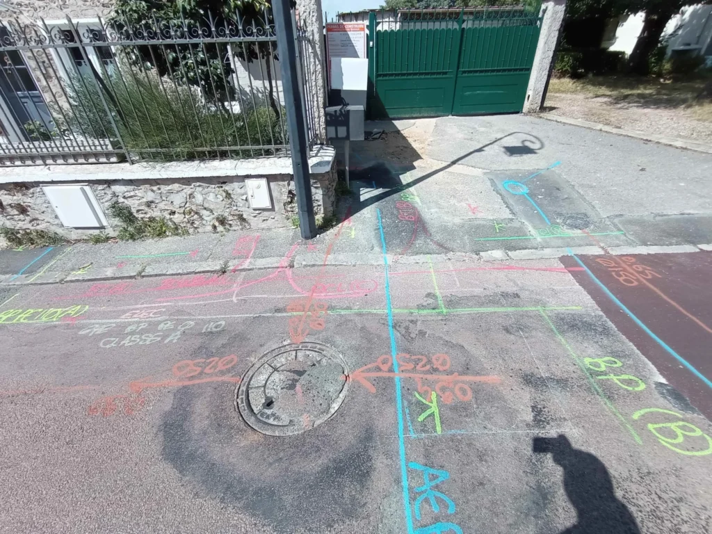 Marquage-piquetage de réseaux enterrés sur un chantier dans les Yvelines