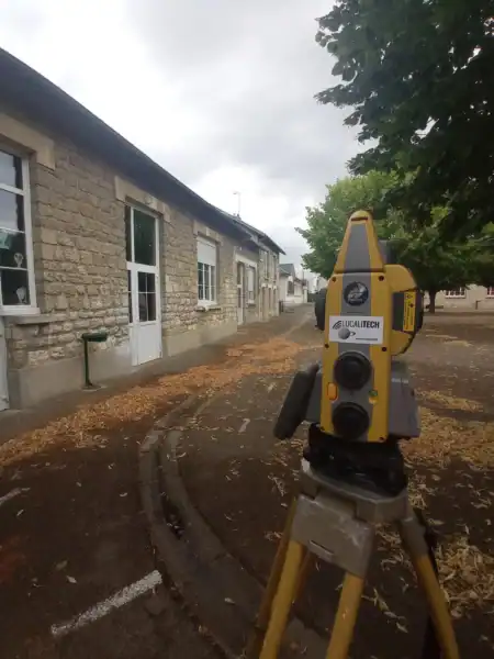 Station Totale de géomètre utilisée par Localitech pour réaliser des plans de récolement